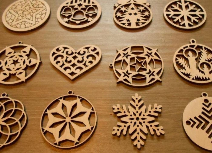 Ёлочные украшения из фанеры с резным узором